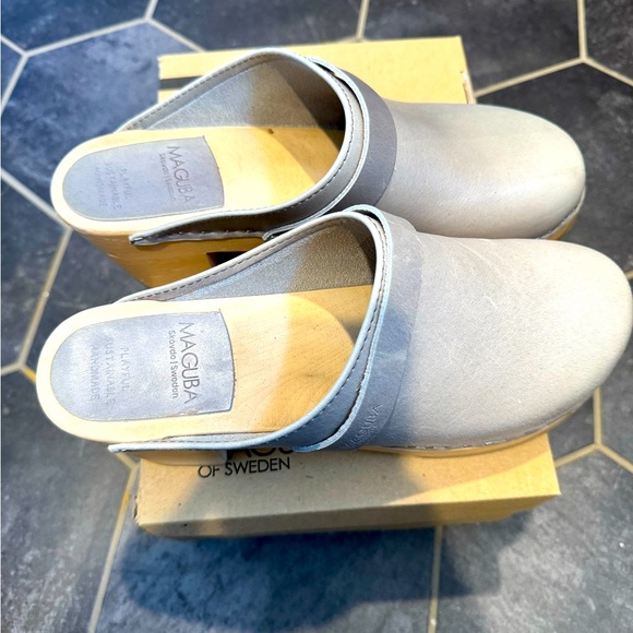 Clogs - Picture 1 of 2